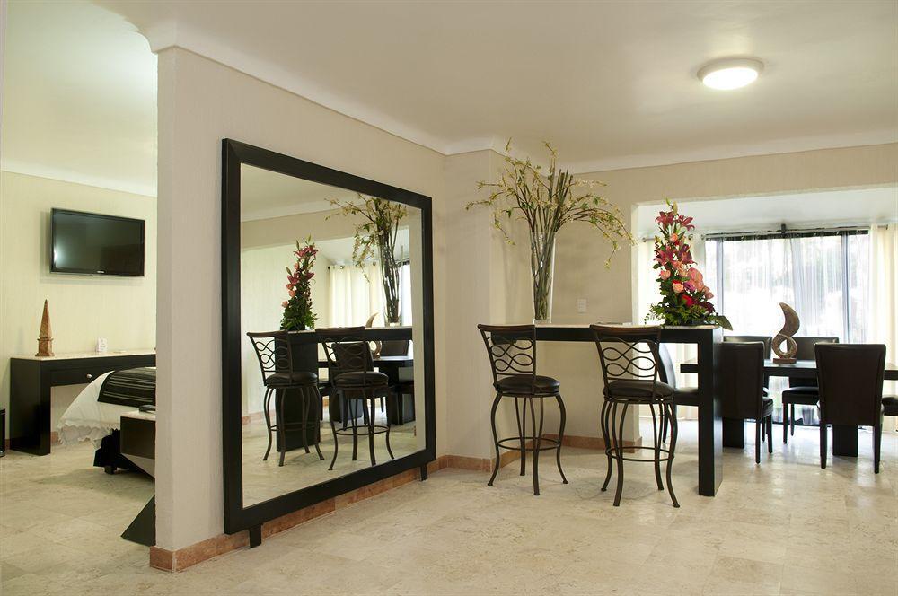 Real De Minas Poliforum Leon Exterior photo