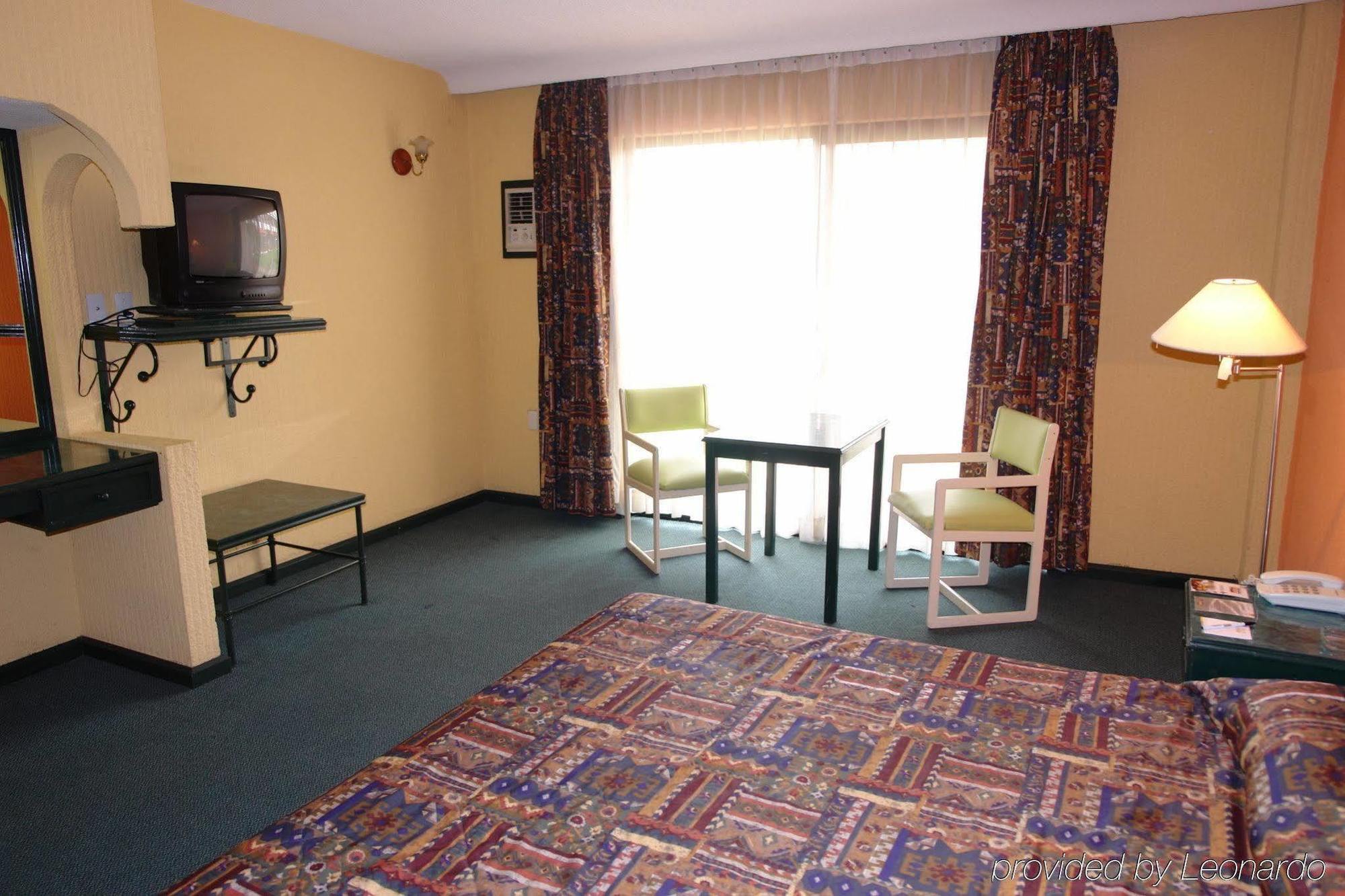 Real De Minas Poliforum Leon Room photo